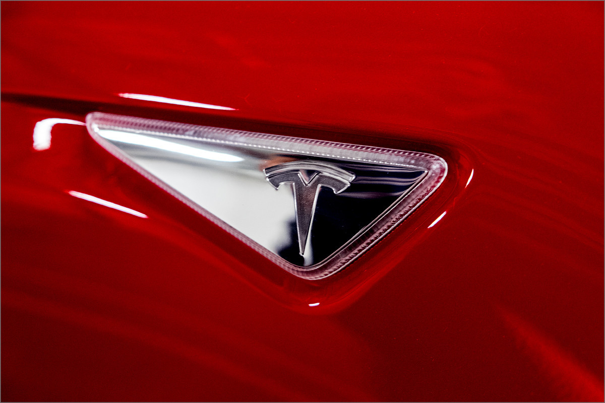 Tesla Model S: близкое знакомство