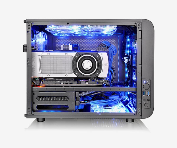 Производитель отмечает, что два корпуса Thermaltake Core V21 можно поставить друг на друга