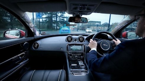 Инженеры показали прозрачный автомобиль Jaguar Land Rover (видео)