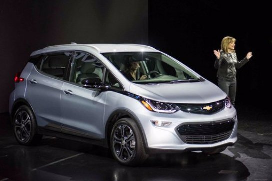 Chevrolet Bolt EV 2017: доступный электромобиль с большим запасом хода