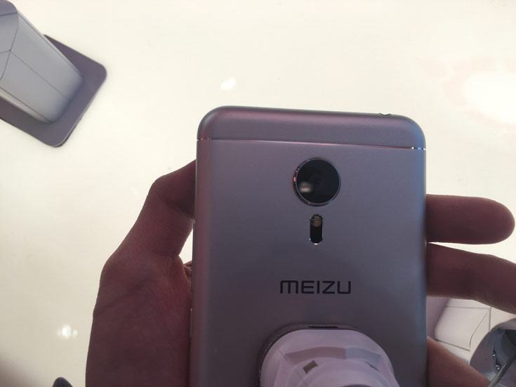 Смартфон Meizu Pro5 Ubuntu Edition имеет два слота для карточек SIM