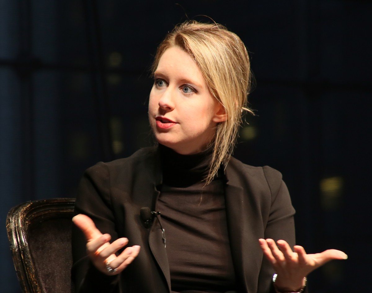 Элизабет википедия. Elizabeth holmes. Теранос Холмс. Элизабет Теранос. Холмс миллиардерша.