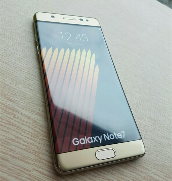 Опубликованы фотографии смартфона Samsung Galaxy Note7 и его упаковки 