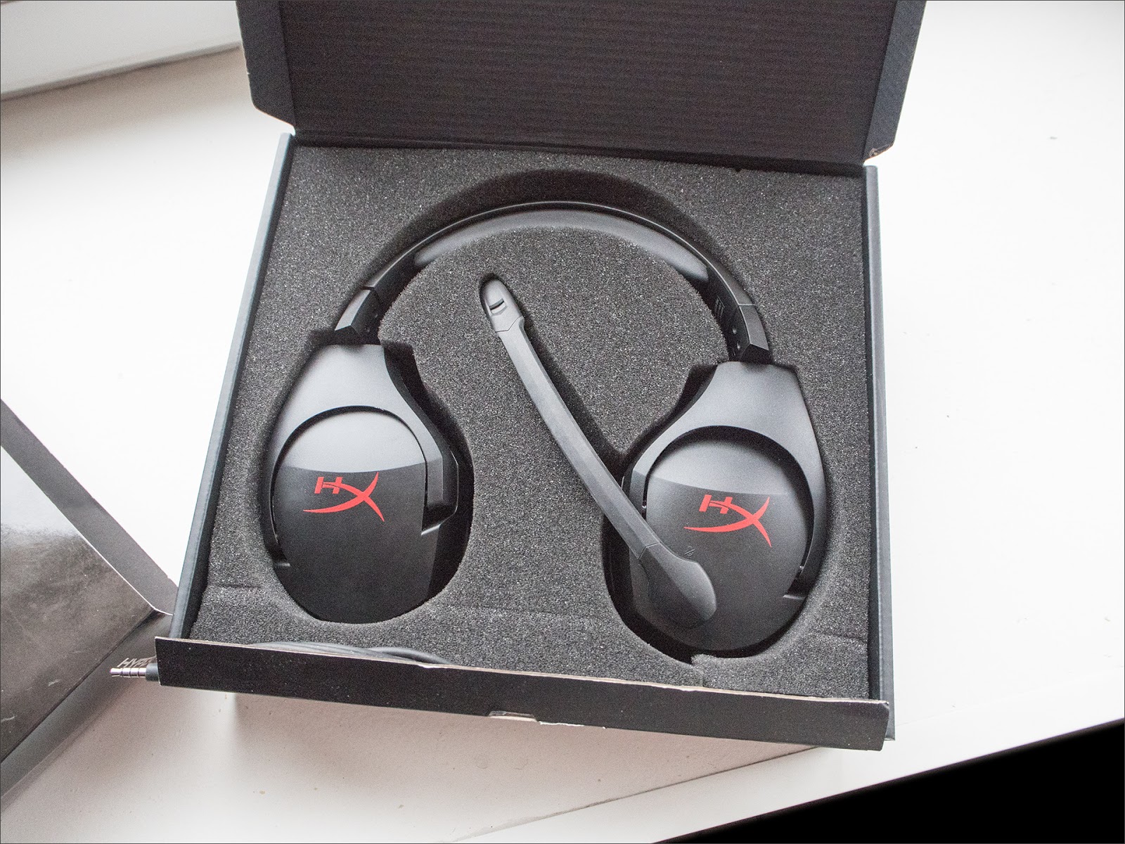 Hyperx cloud stinger s. HYPERX cloud Stinger коробка. Набор гарнитуры HYPERX. Наушники HYPERX cloud 2 не работает микрофон. Наушники HYPERX не работает микрофон.