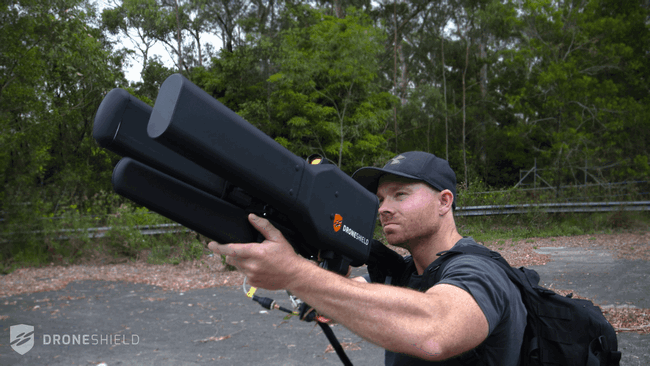 Электронная пушка DroneShield Dronegun позволяет перехватывать дроны с опасным грузом