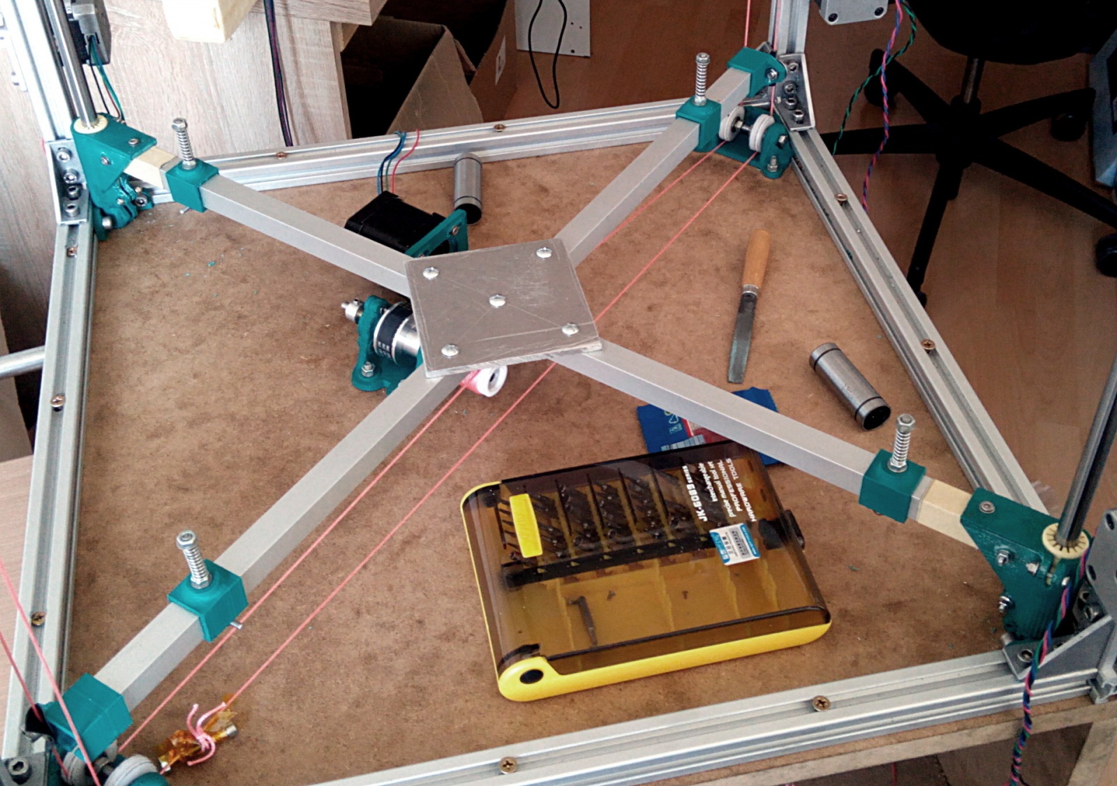 Закрепить ось. Ось z 3d принтера. Оси 3д принтера. Ось z для ЧПУ на 3d принтере. Ось z на ремне.