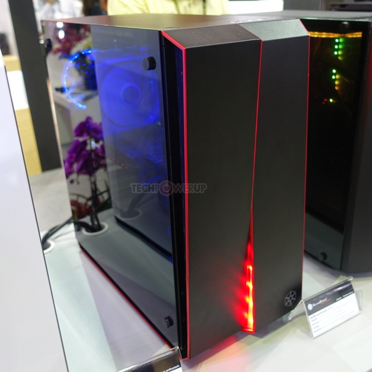 Корпус SilverStone Redline RL07 рассчитан на платы типоразмера ATX