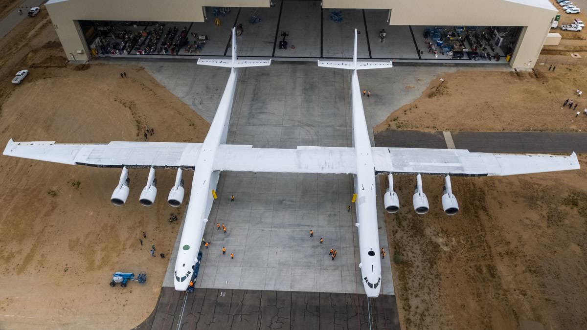 Пол Аллен впервые показал самолёт-носитель Stratolaunch для ускорения первых ступеней ракет - 2