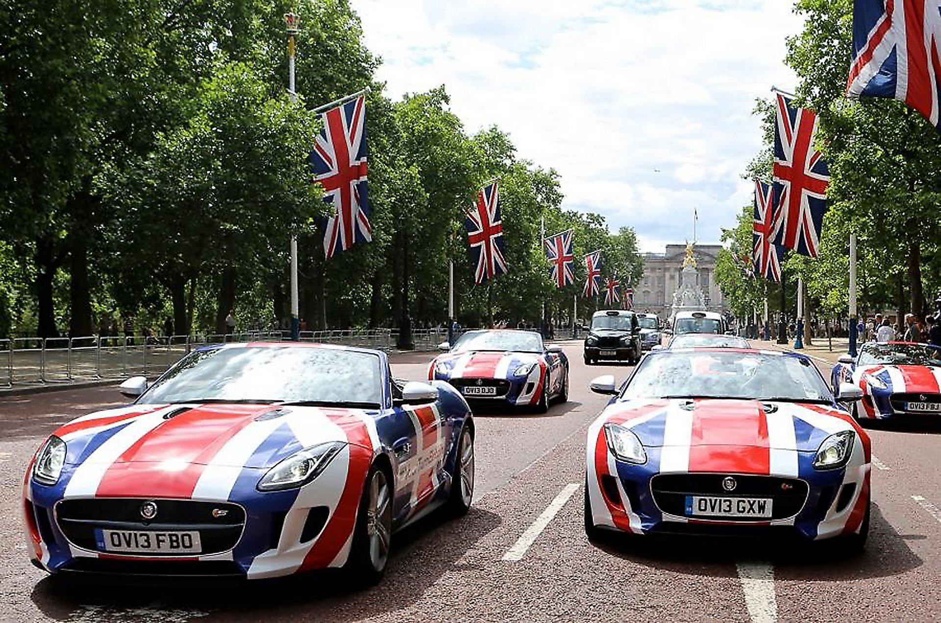 English car. Машины Британии. Великобританские машины. Машинка Англия. Спорткары Великобритании.