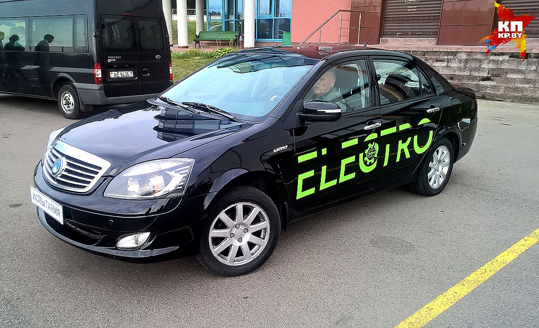 Лукашенко протестировал Tesla Model S и распорядился создать электромобиль по этому образцу - 3