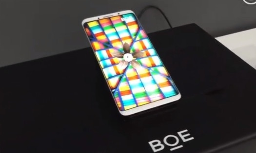 BOE показала сгибающиеся дисплеи AMOLED