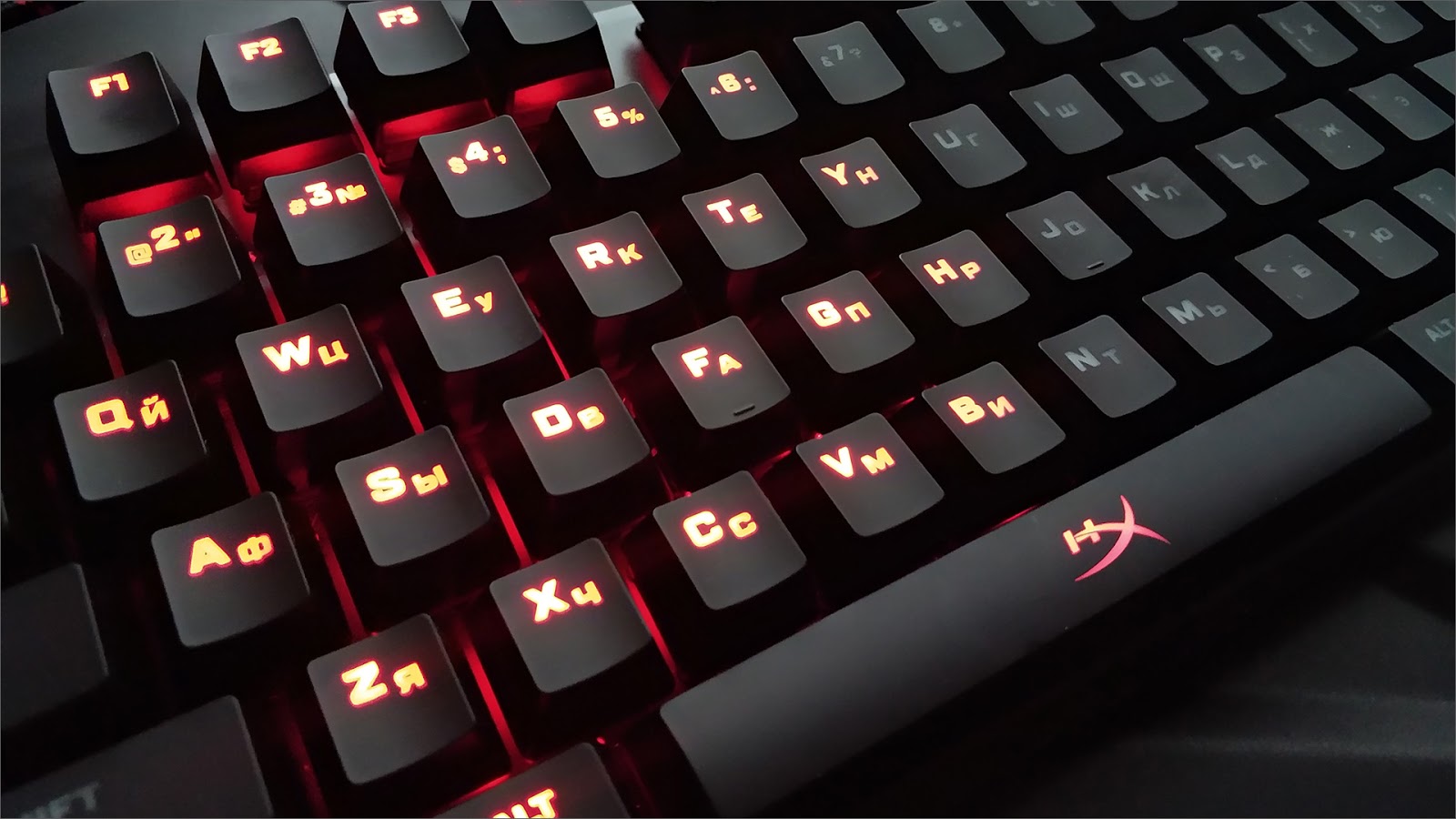 Hyperx alloy mars. Wallpapers HYPERX Alloy fps Pro. Клавиатура HYPERX горит лампочка с цифрой.