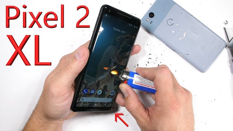 Смартфон Google Pixel 2 XL не трескается при попытке его согнуть