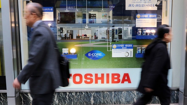 Производство флэш-памяти Toshiba продано