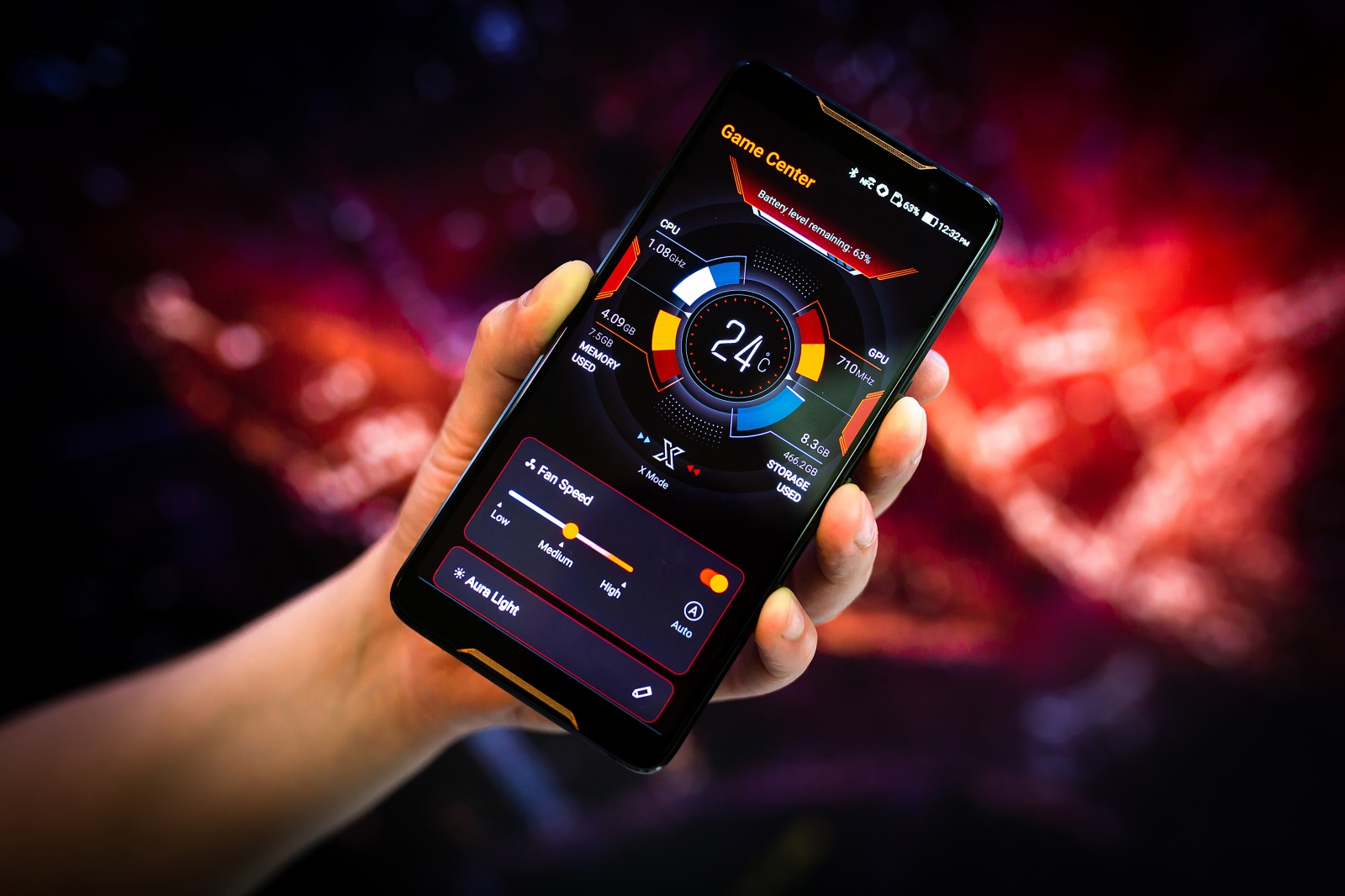 Смартфоны рядом. Смартфон ASUS ROG Phone 2020. ASUS ROG Phone 3 режим x. Смартфоны для игроманов. Геймерский смартфон с охлаждением.