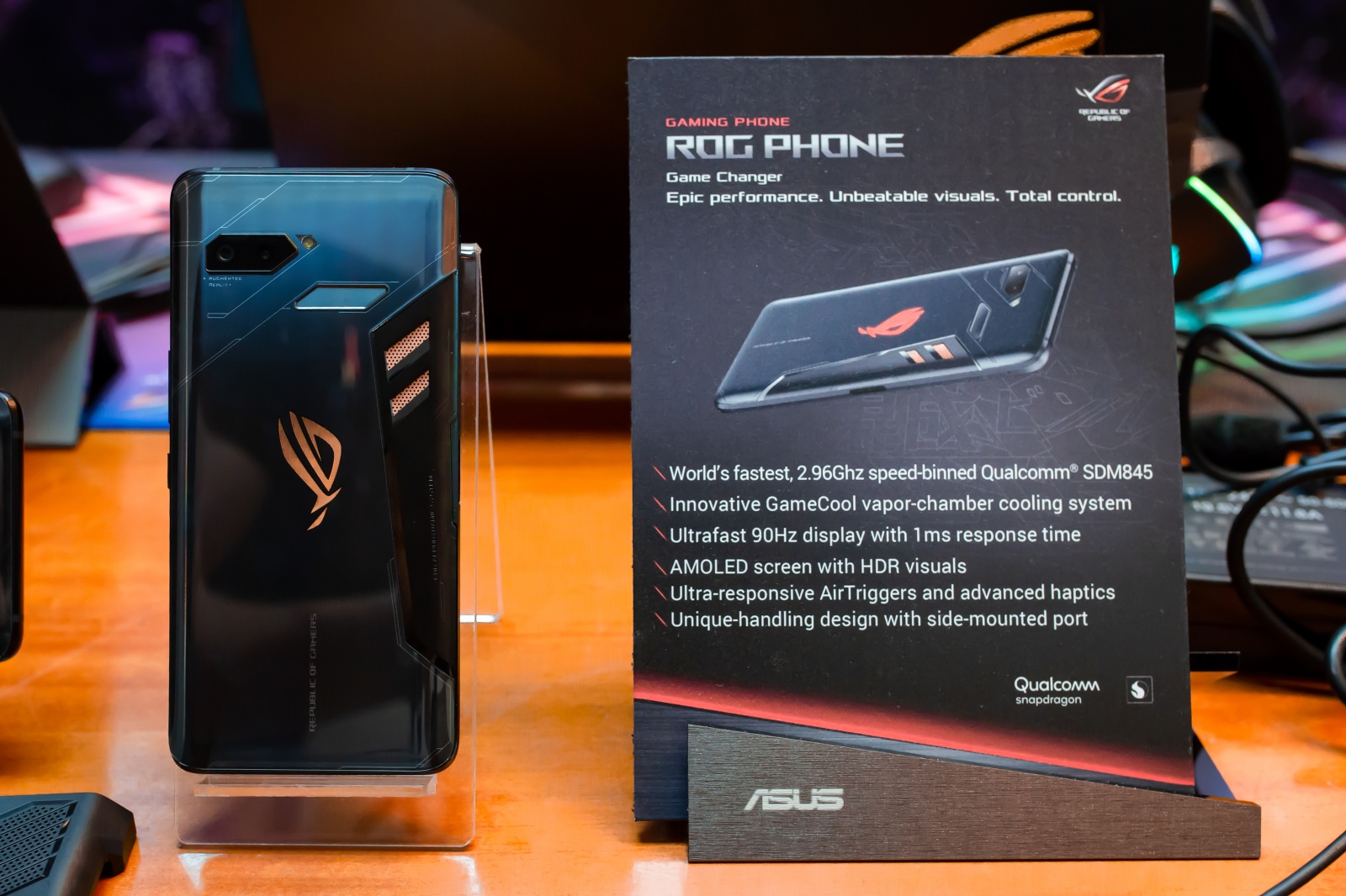 Прошивки asus rog phone. Серийный номер ROG Phone. ASUS ROG Phone 2 порт для зарядки. ROG Phone 3 характеристики. Серийный номер смартфона ASUS ROG.