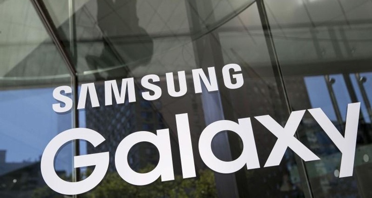 Samsung готовится к производству дисплеев для гибких смартфонов