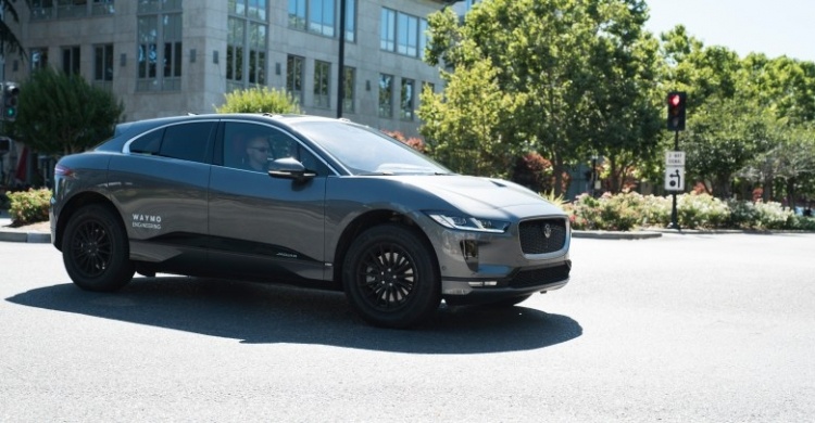 На дорогах Сан-Франциско появились электромобили Jaguar I-Pace компании Waymo