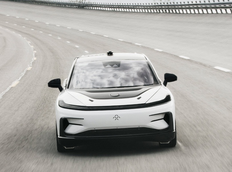 Faraday Future испытала на скорости до 250 км/ч свой первый электромобиль, планируя выпустить его в 2018 году