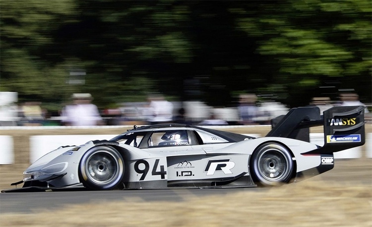 Электрокар Volkswagen I.D. R Pikes Peak установил рекорд на фестивале скорости