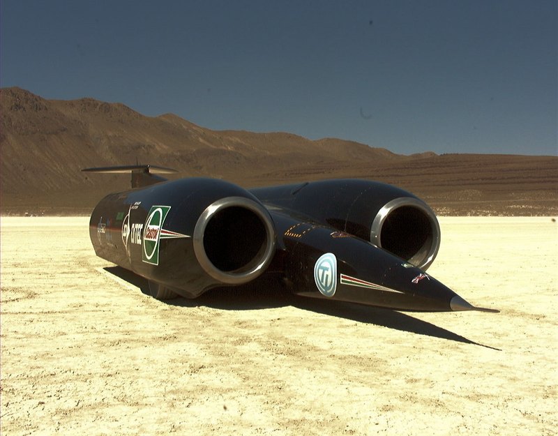 реактивный автомобиль thrust ssc