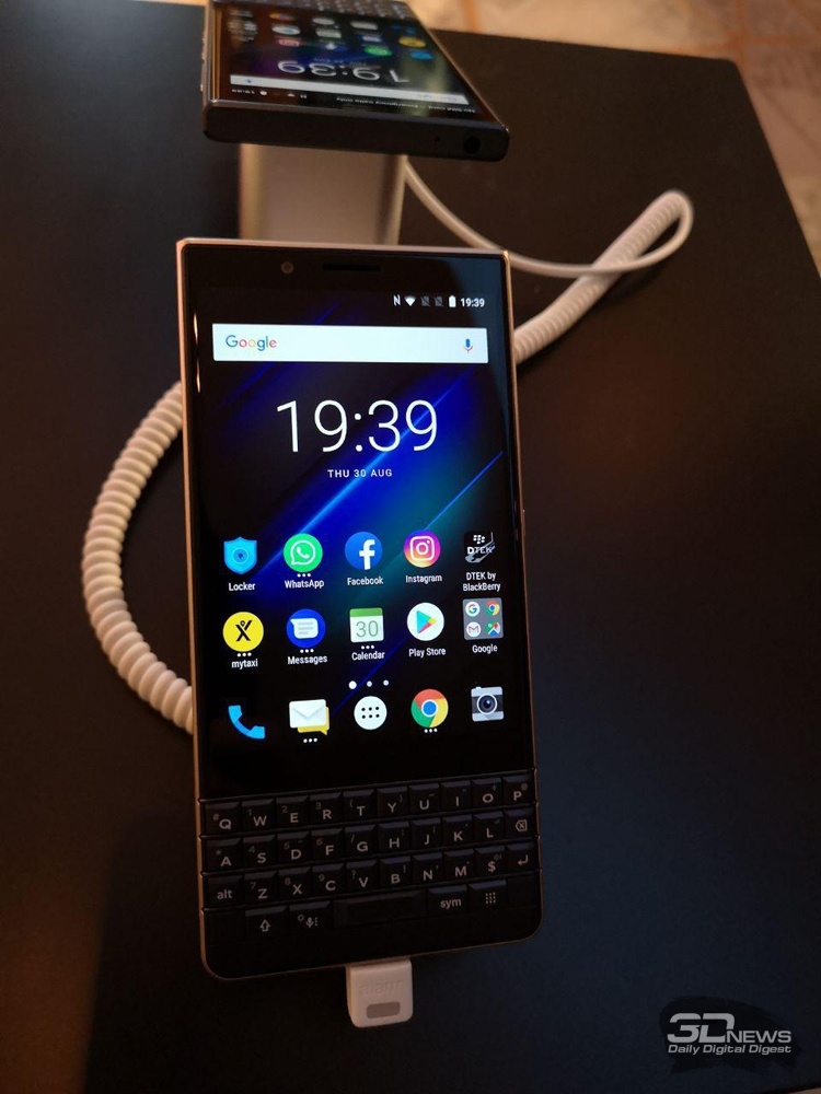 Смартфон BlackBerry KEY2 LE получил три камеры