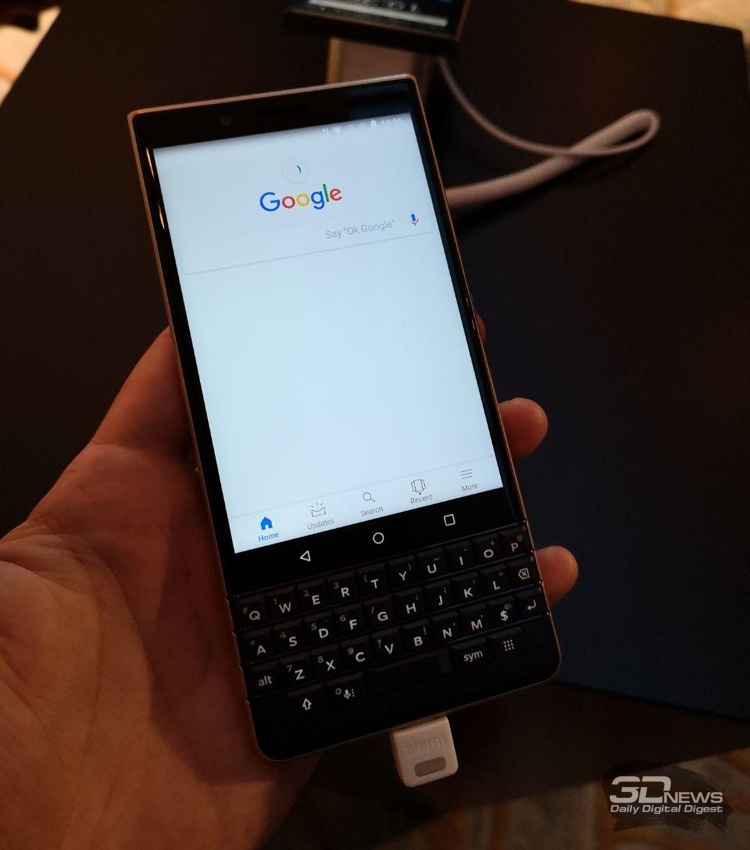 Смартфон BlackBerry KEY2 LE получил три камеры