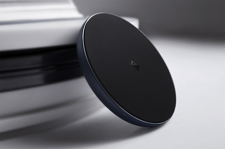 Беспроводное зарядное устройство Xiaomi Mi Wireless Charger стоит 