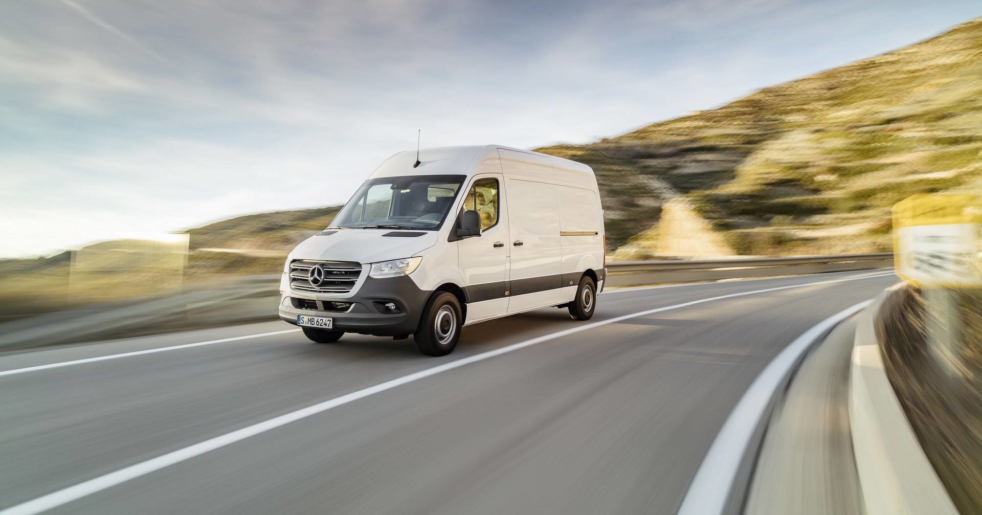 Mercedes-Benz назвал рублевые цены на новую версию Sprinter