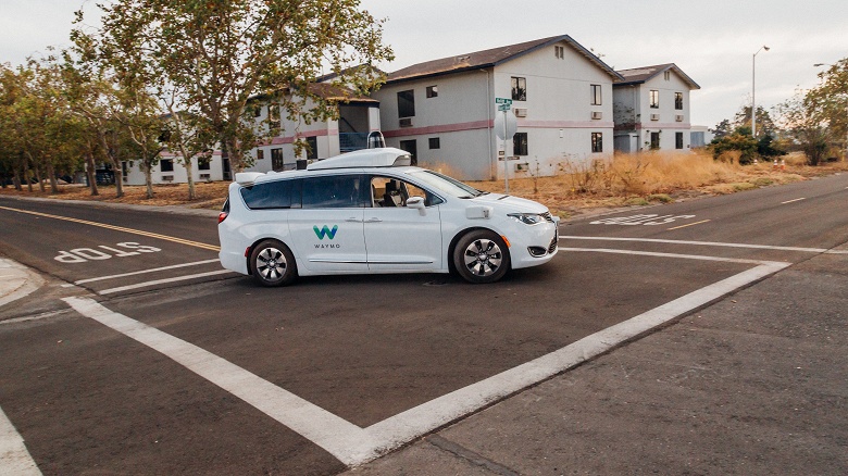 Waymo сделает свои беспилотные машины менее вежливыми