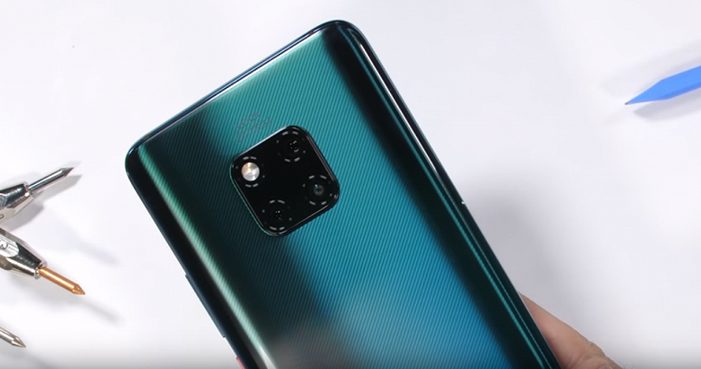 Huawei Mate 20 Pro — один из немногих современных флагманов, проваливший тест на изгиб у блогера JerryRigEverything 