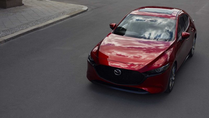 Mazda презентовала новую «трёшку»: седан и хэтчбек