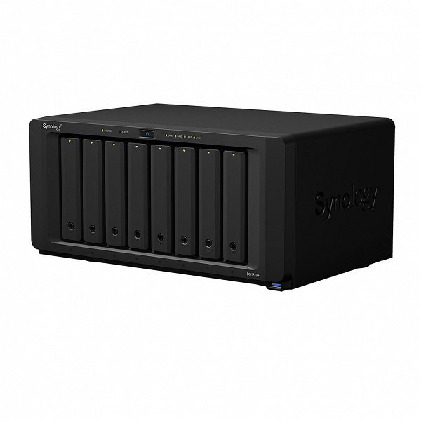 Хранилище Synology DiskStation DS1819+ имеет восемь отсеков для накопителей