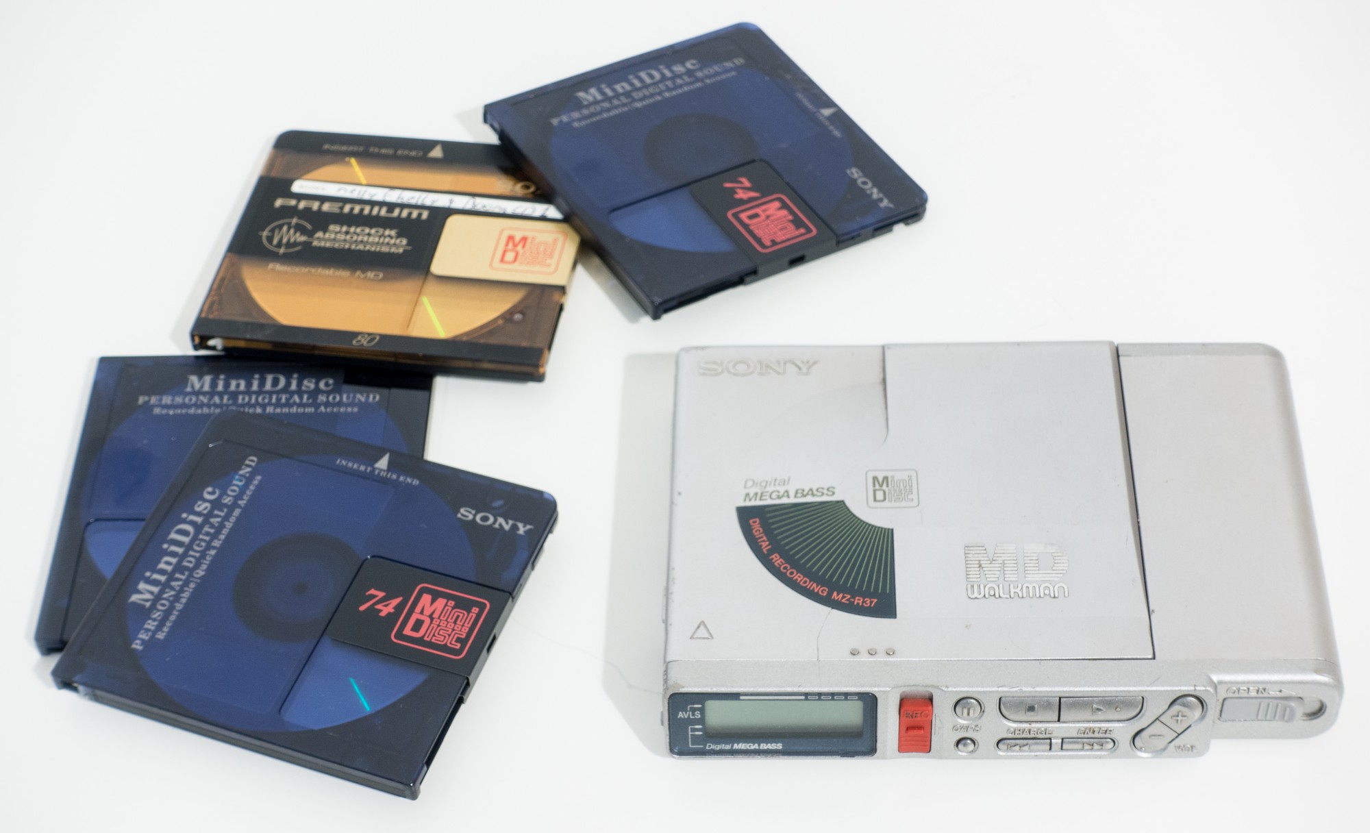 Мини диск. Минидиски MINIDISC MD. Минидиск для японской автомагнитолы. Обложки для минидисков. Минидиск визитка.