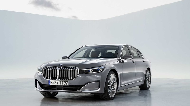 BMW увеличила «ноздри» флагманскому седану