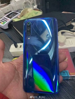 Xiaomi показала флагманский смартфон Xiaomi Mi 9 вживую