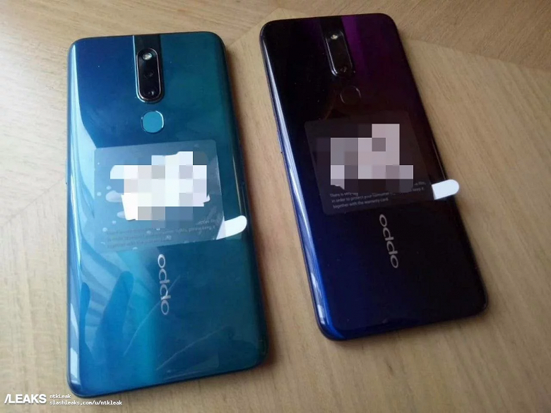 Живое фото смартфона Oppo F11 Pro, который оснащен выдвижной камерой