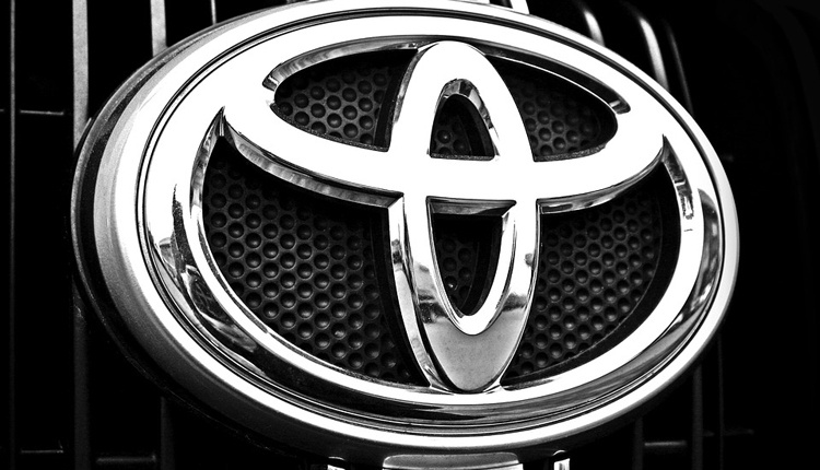 Toyota предлагает распылять в лицо угонщикам слезоточивый газ