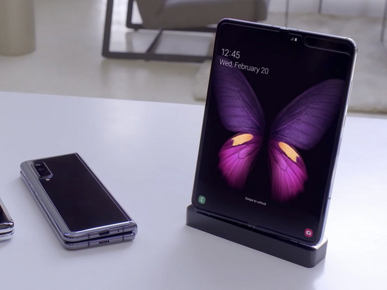 Предзаказы на гибкий смартфон Samsung Galaxy Fold начнут принимать уже завтра