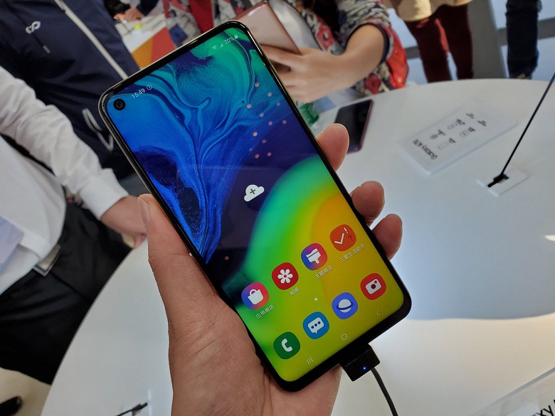 Samsung Galaxy A60 получил технологию Screen Sound, NFC, две камеры по 32 Мп, аккумулятор на 3500 мА•ч при цене менее 300 долларов