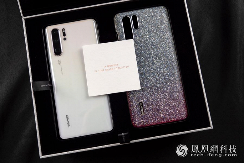 Смартфон Huawei P30 Pro Special Edition и его уникальный чехол красуются на качественных фото