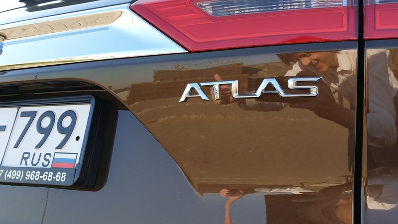 Ненасытный «азиат» из Беларуси: тест Geely Atlas