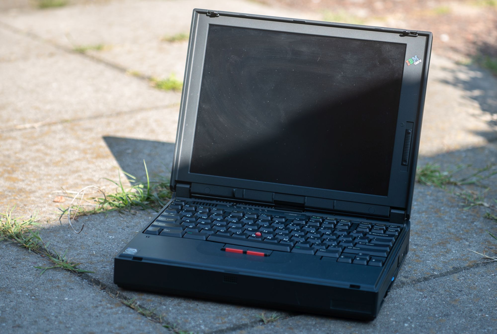 Старый ноутбук на запчасти. Ноутбук IBM 1990. IBM THINKPAD 600. THINKPAD 380. Старый ноут IBM 2000.