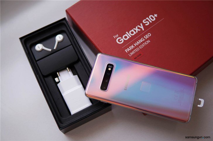 Специальное издание Samsung Galaxy S10+ содержит беспроводной портативный аккумулятор 