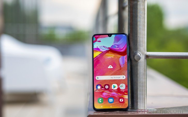 Samsung улучшила работу сенсорного экрана и дактилоскопа Galaxy A70. Обновление также получил Galaxy A30