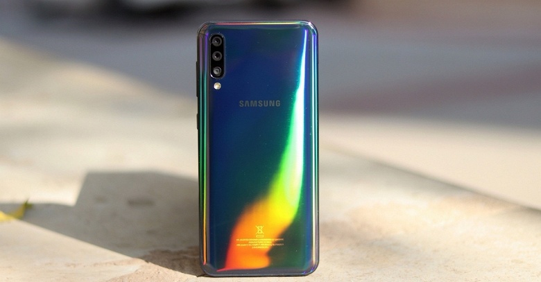 Смартфон Samsung Galaxy A50 неожиданно получил ночной режим и режим съёмки видео Super Slow-mo