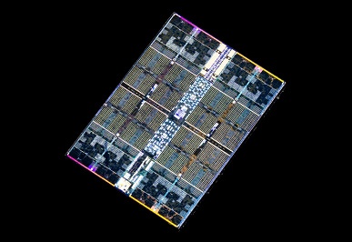 Фотогалерея дня: макроснимки обоих кристаллов процессора Ryzen 5 3600 