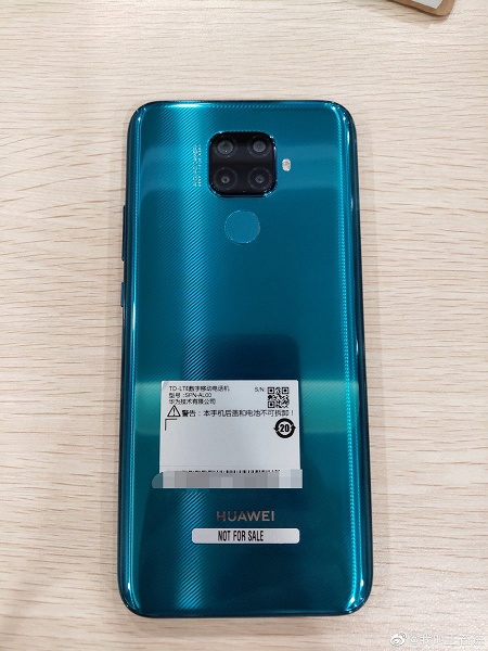 Почти как Huawei Mate 20. Живые фото Huawei Nova 5i Pro