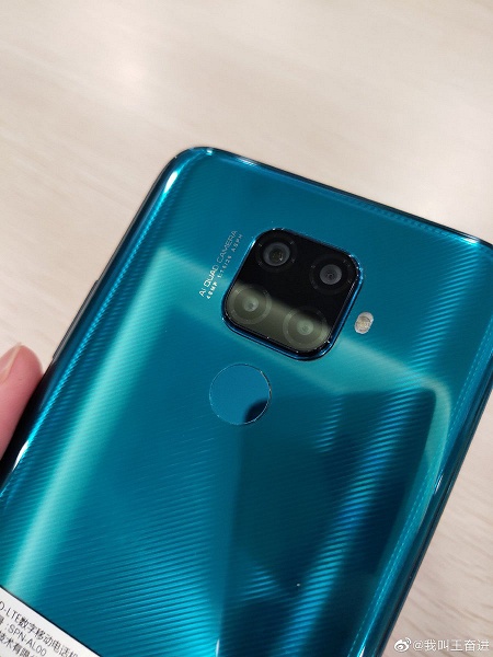 Почти как Huawei Mate 20. Живые фото Huawei Nova 5i Pro