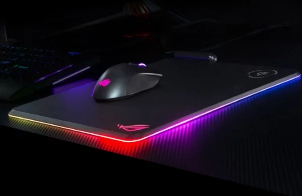 Коврик для мыши Asus ROG Balteus Qi служит для беспроводной зарядки смартфонов